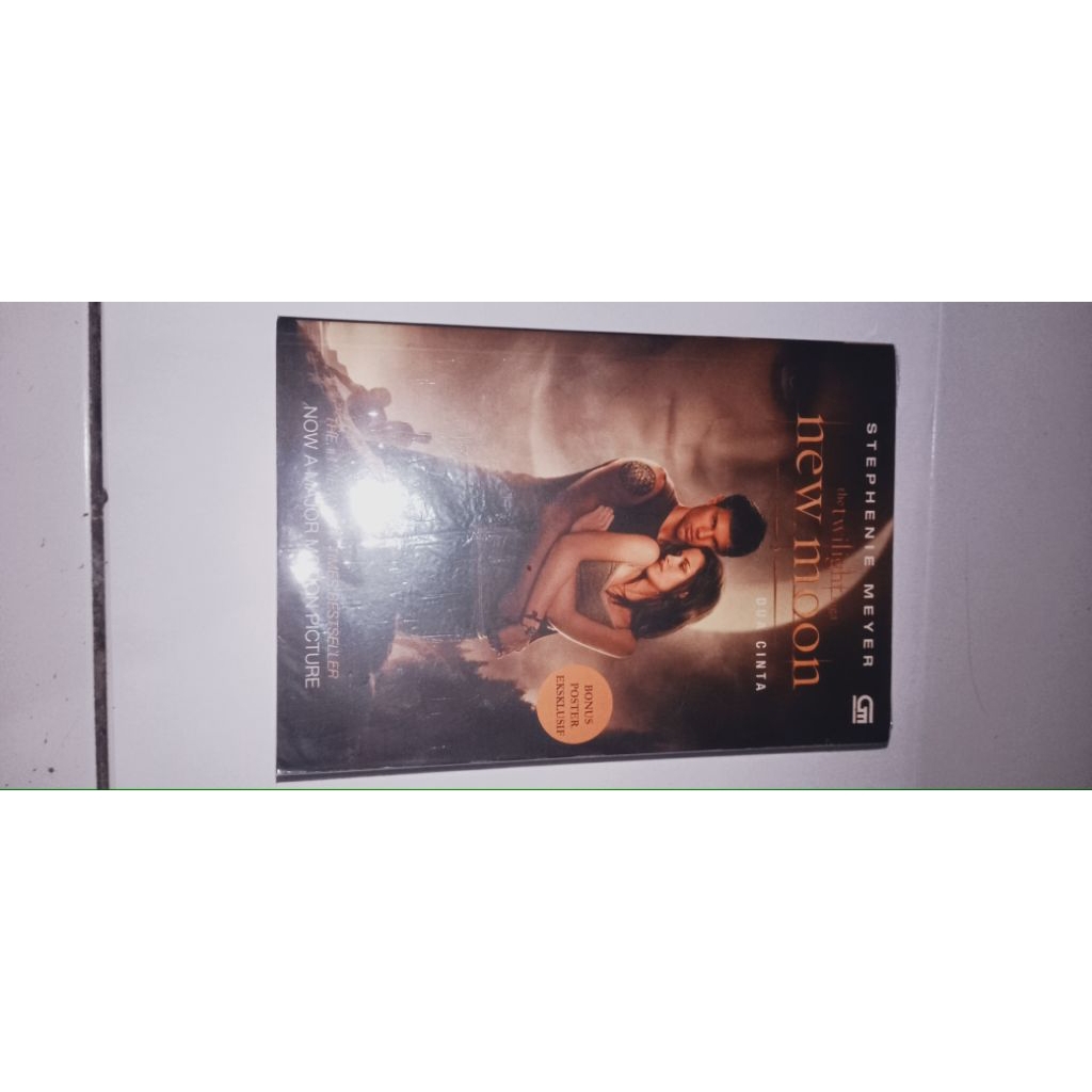 Novel New Moon dari The Twilight Saga