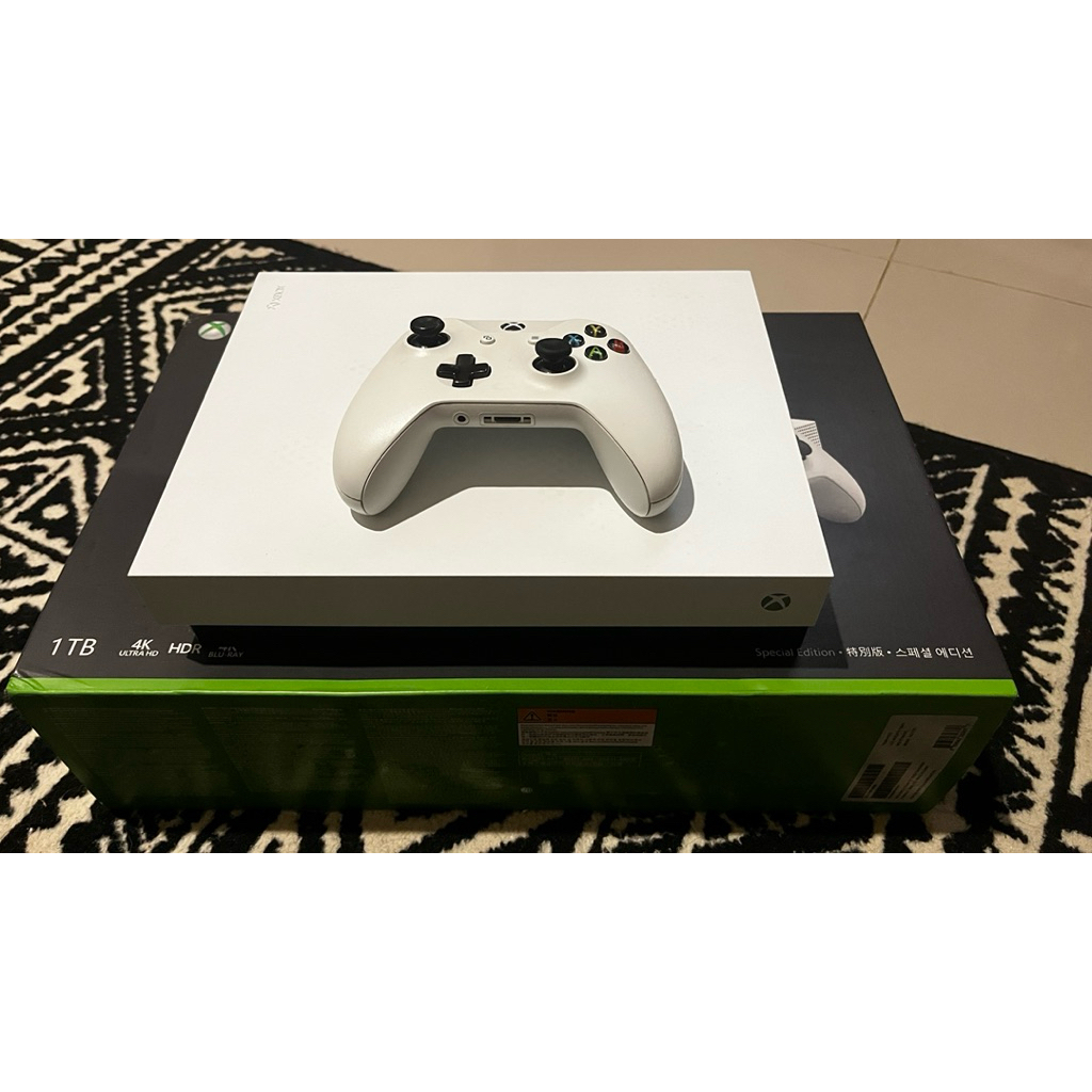 Xbox One X White Edition 1TB Second/Bekas