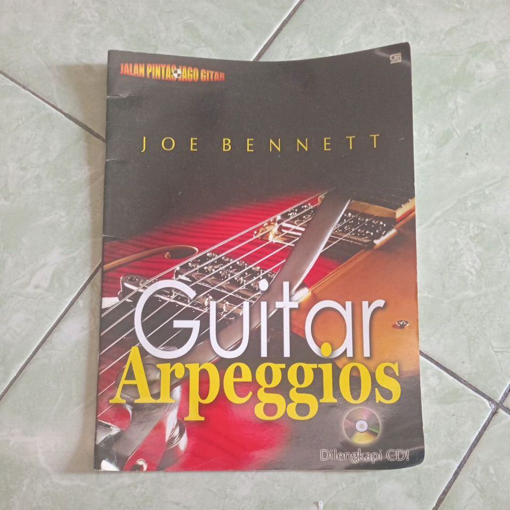 Buku Majalah Jalan Pintas Jago Gitar Guitar Arpeggios/gramedia 2006 joe bennet
