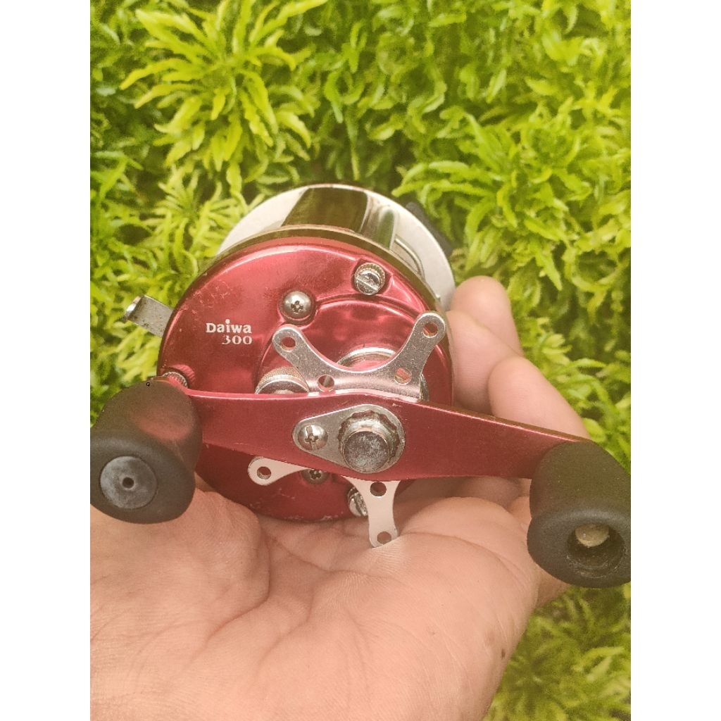 Reel pancing Trolling dai--wa 300 red