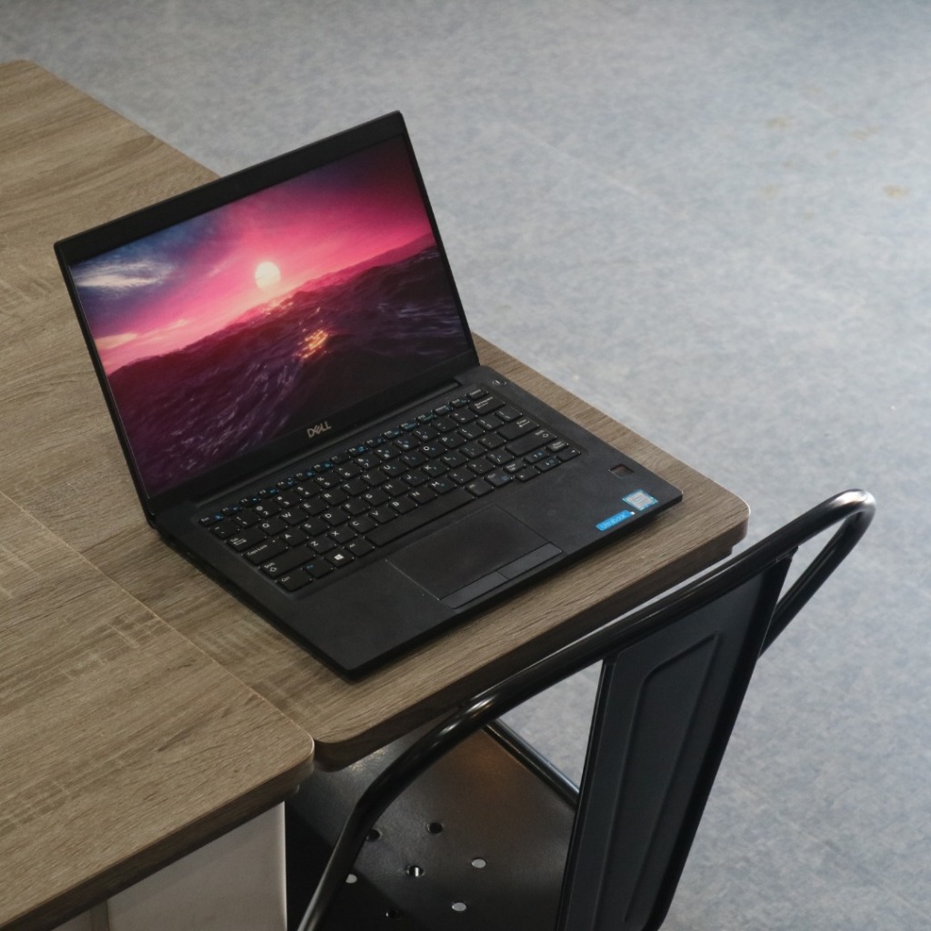 Dell Latitude 7390 Core i5 Ram 8GB SSD 256GB Gen8 IPS Laptop