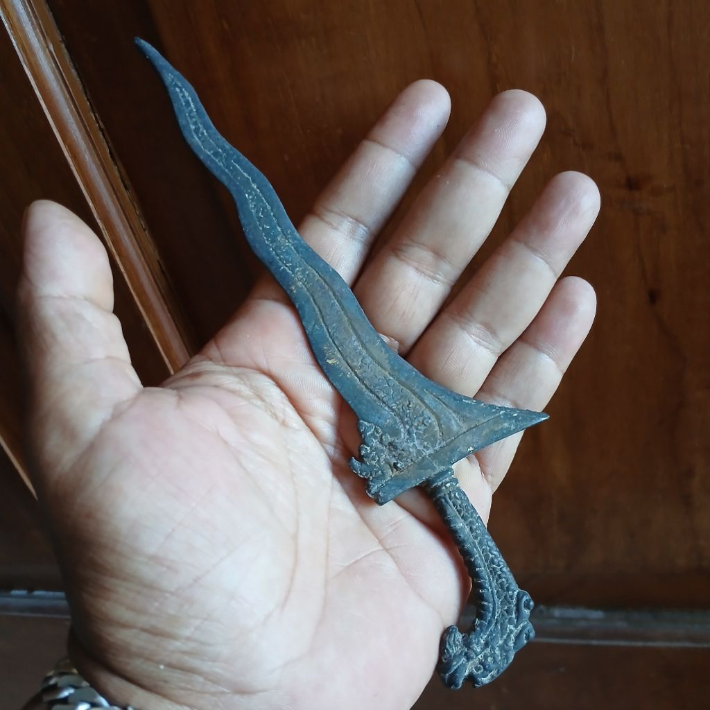 Koleksi Temuan Penyelam Sungai Keris Sajen Lawasan