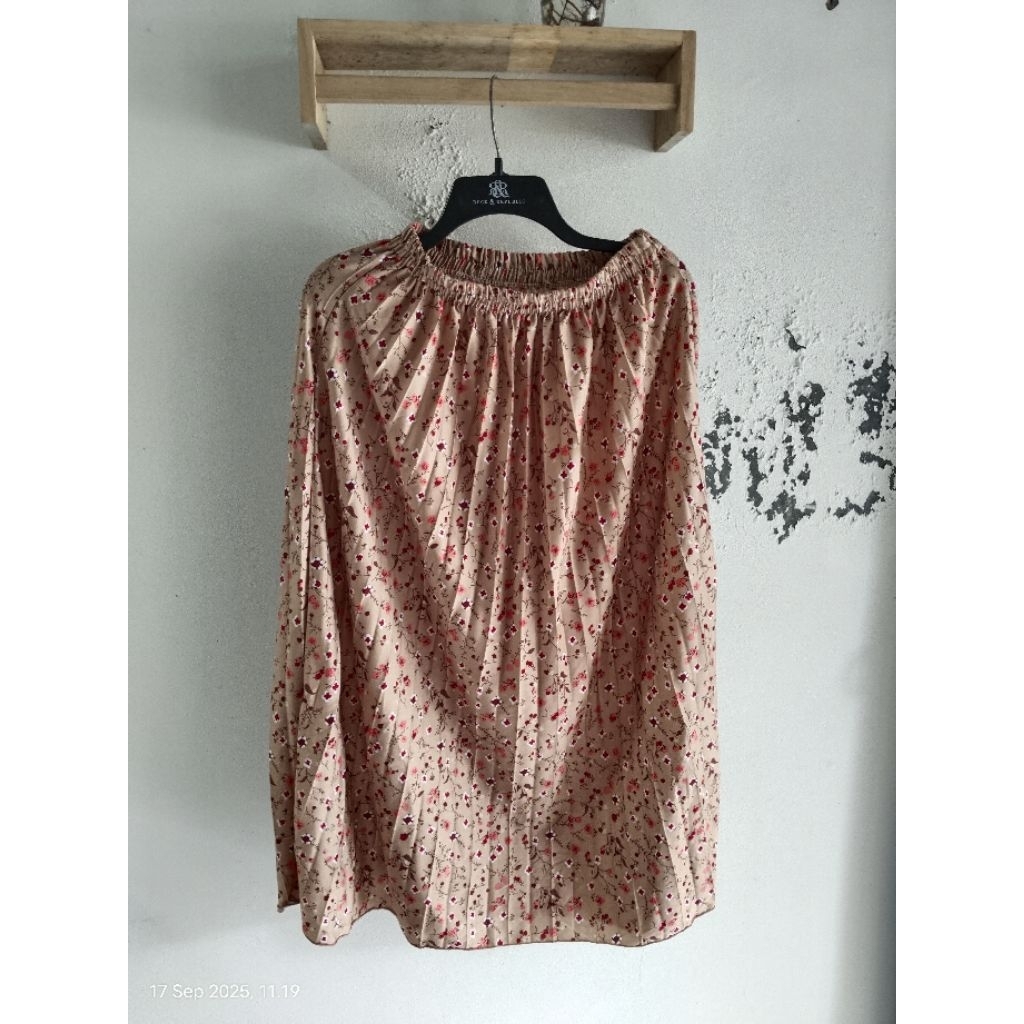 rok plisket motif warna coksu