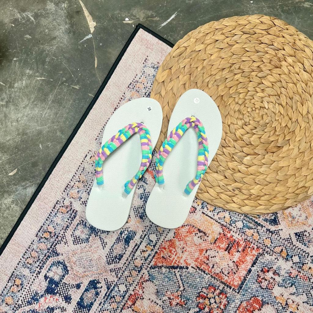 Sandal Jepit Rajut Warna Putih Tali Pastel