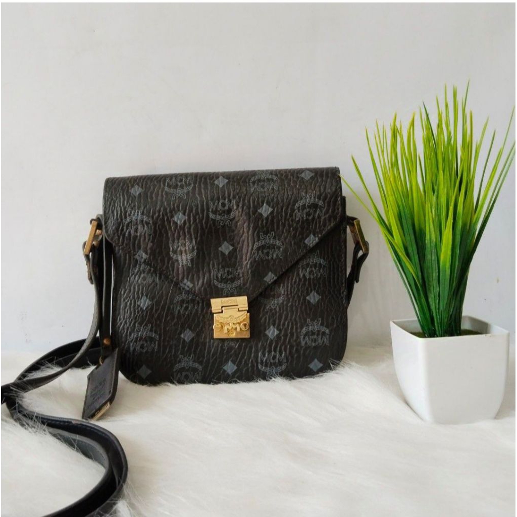 Preloved Tas sling wanita MCM bahan full kulit asli