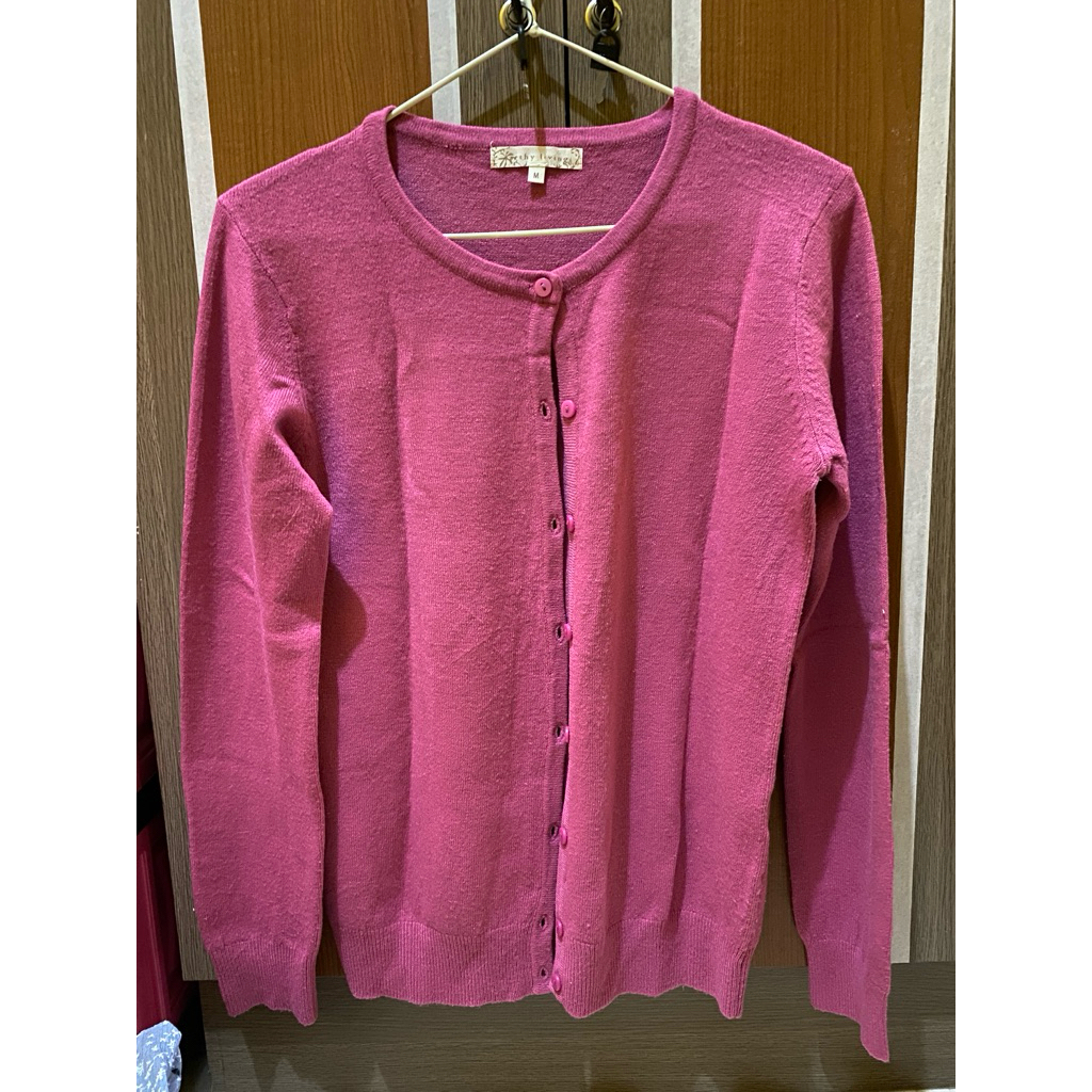 Cardigan warna pink magenta