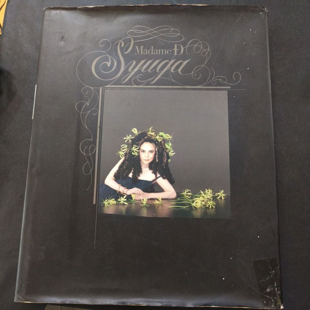 buku antik madame d syuga foto foto istri bung Karno yang dari jepang Ratna Dewi Soekarno