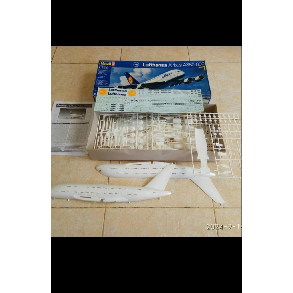 Revell 1/144 Airbus A380-800 Lufhtansa Model kit