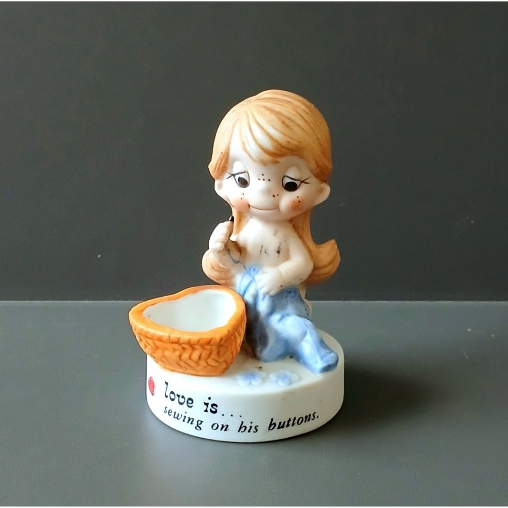 patung keramik vintage George Good