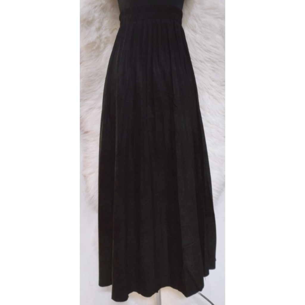 Rok maxi hitam suede