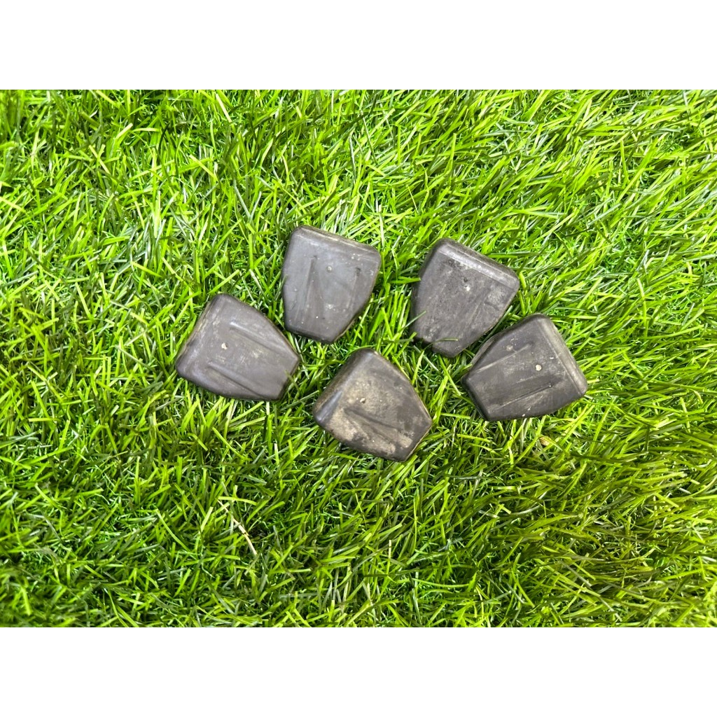 Karet Dudukan Sayap Tangki New Megapro Mono / CB150R Old – Ori Copotan Motor – Isi 2 Pcs