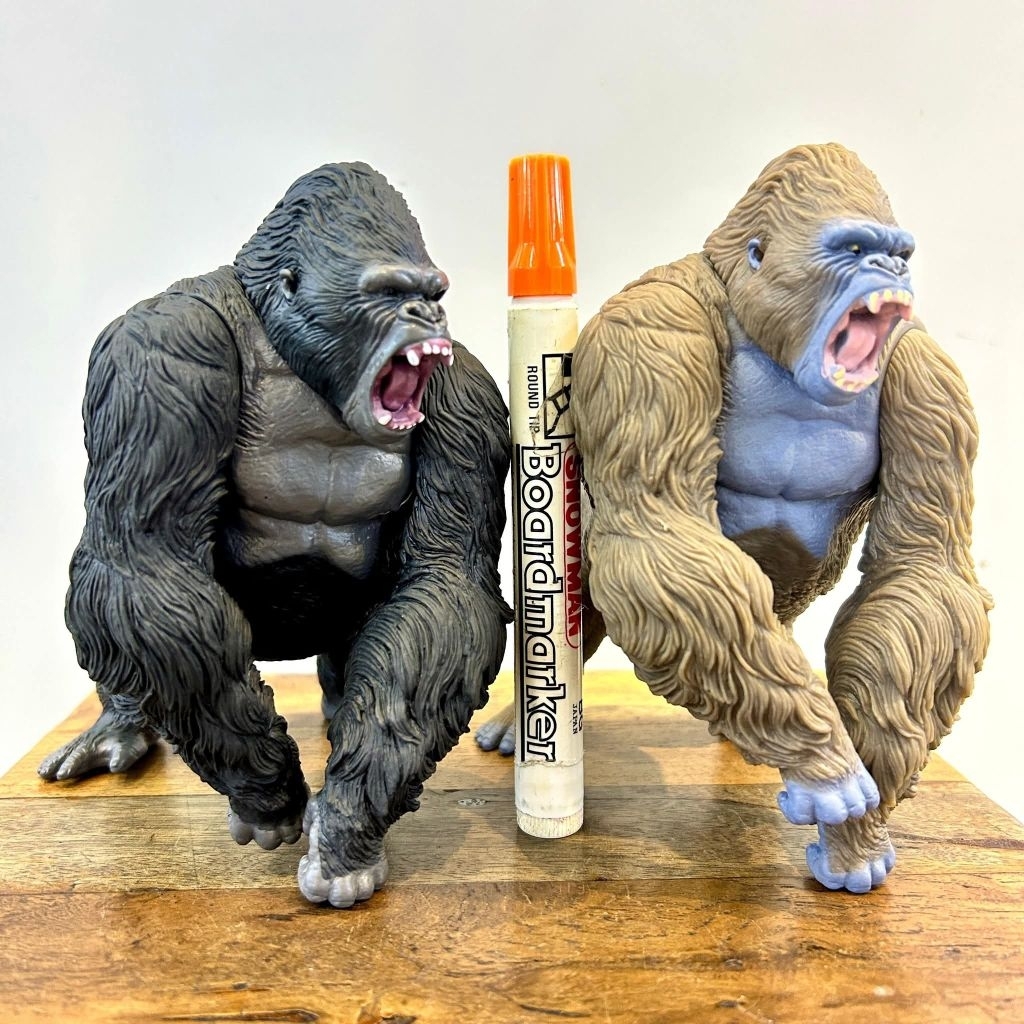 mainan action figure king kong gorilla hitam coklatVinyl detail bagusTinggi sekitar 6 inch artikulas