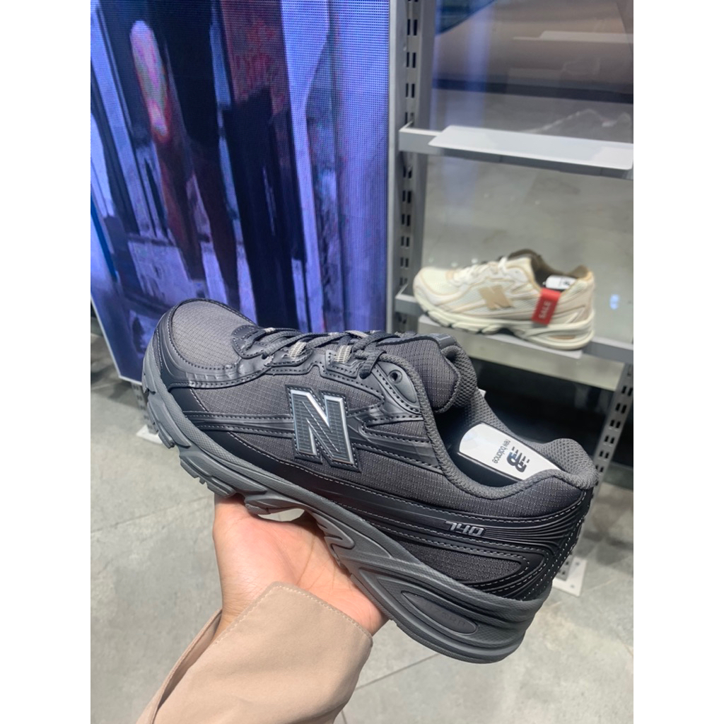NEW BALANCE 740