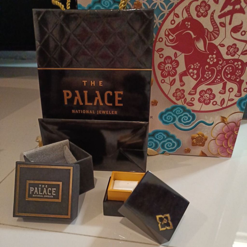 box the palace (preloved)