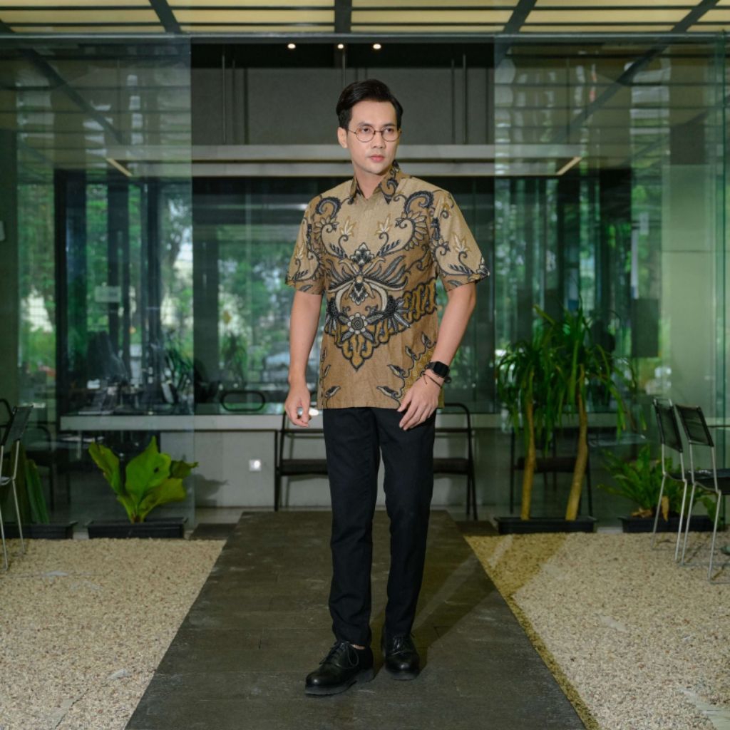 Kemeja Batik Lengan Pendek Bahan Katun Premium / batik exclusive / batik motif klewang terlaris