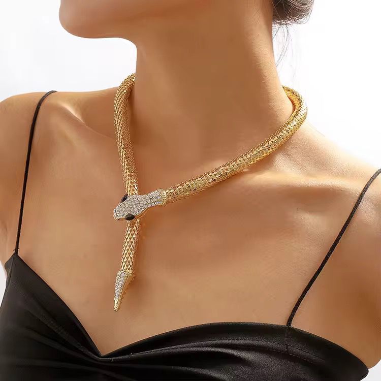 Kalung Ulir Magnet Kalung Fashion Mewah Ukuran Terbuka Kalung Snake Kalung Wanita