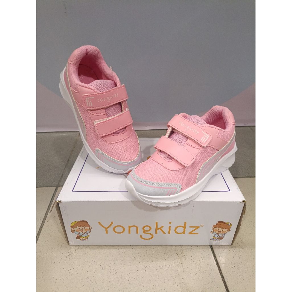 Sepatu anak perempuan yongkidz