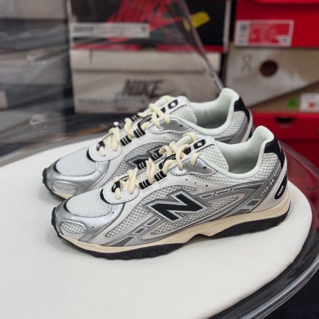 Sepatu New Balance 204L Silver Black Original Resmi Store