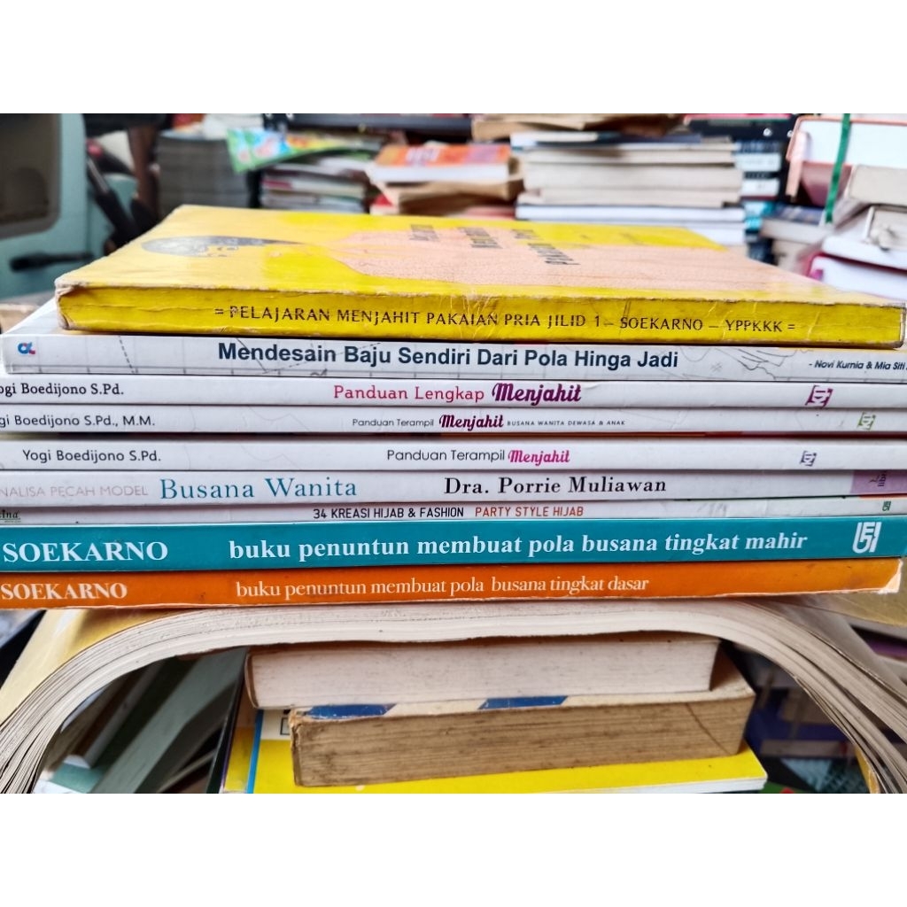 sepaket 10 buku tentang keterampilan menjahit mendesain baju membikin baju mengukur baju