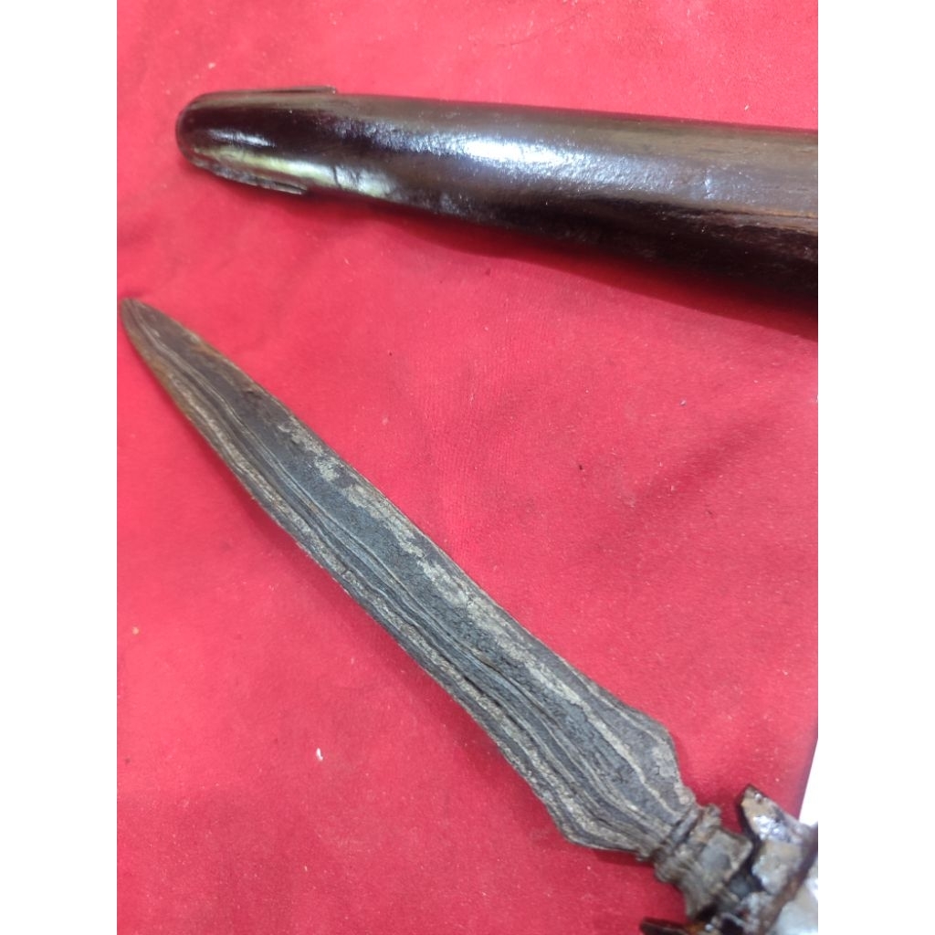 Keris Tombak Biring pamor Adeg banyu Mili Mataram