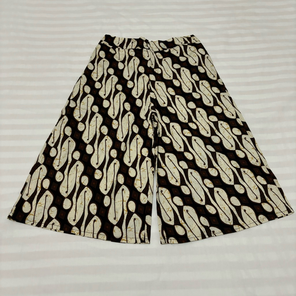 Celana Pendek Batik Wanita