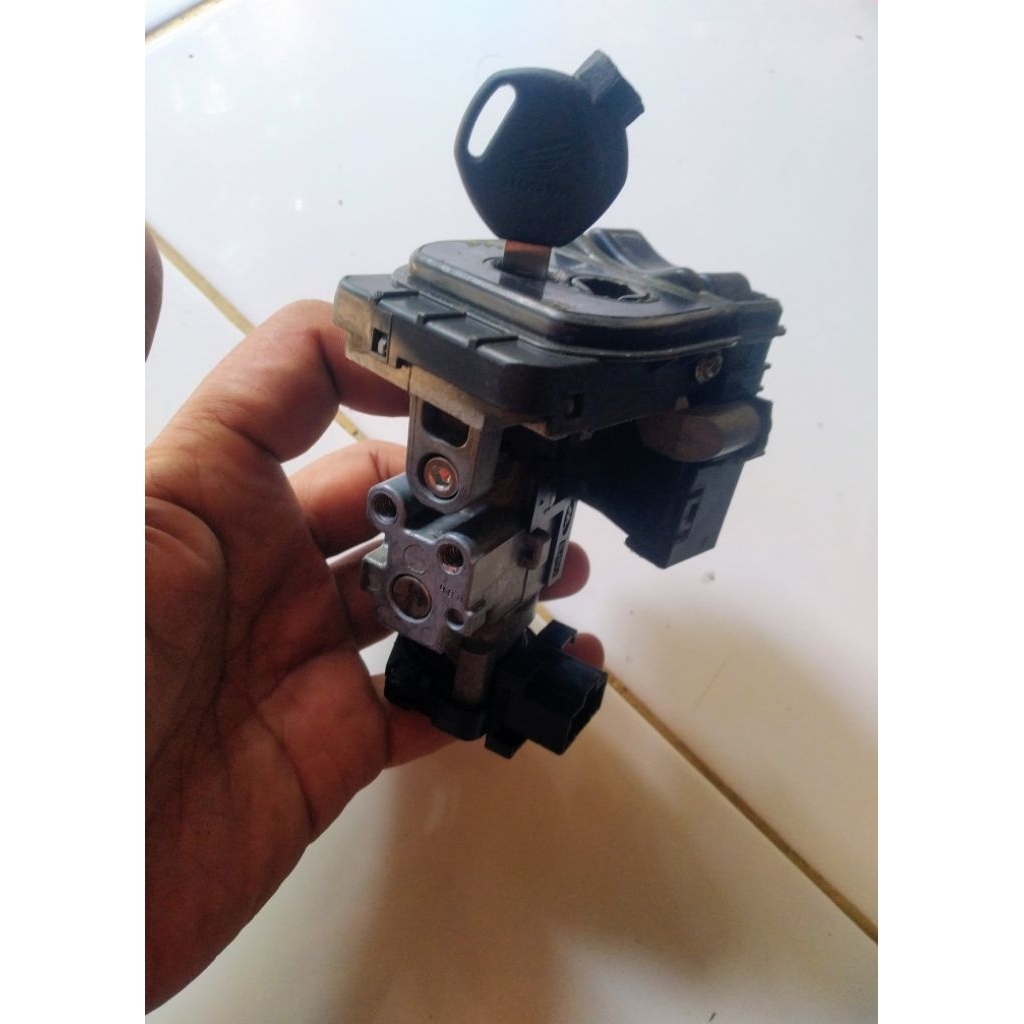 kunci kontak vario 125-150 led old