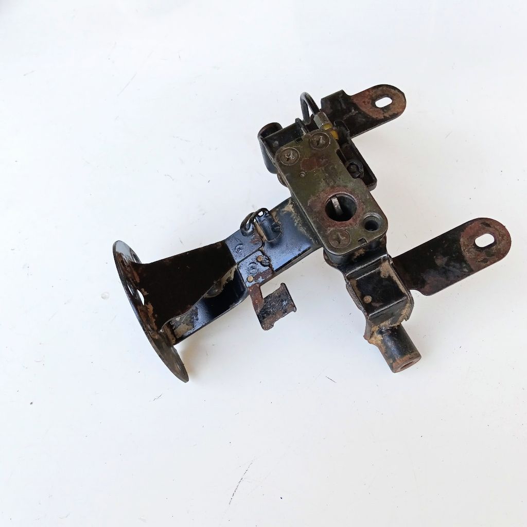 BREKET PANGKON DUDUKAN STOPLAMP LAMPU BELAKANG SUZUKI RC 100 BRAVO RC 80 ORI COPOTAN MOTOR