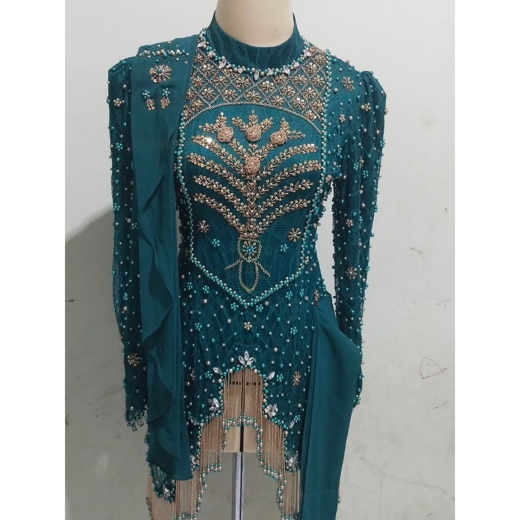 kebaya chantily payet pot bunga