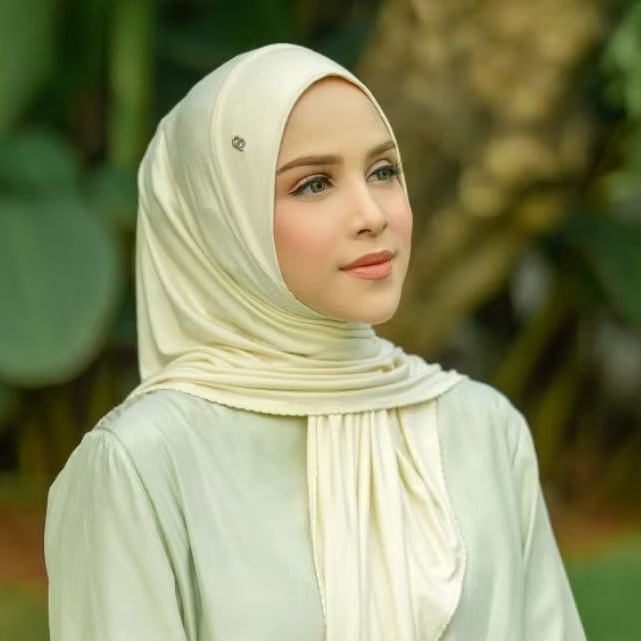 Everyday jersey slip on Vanilla Buttonscarves