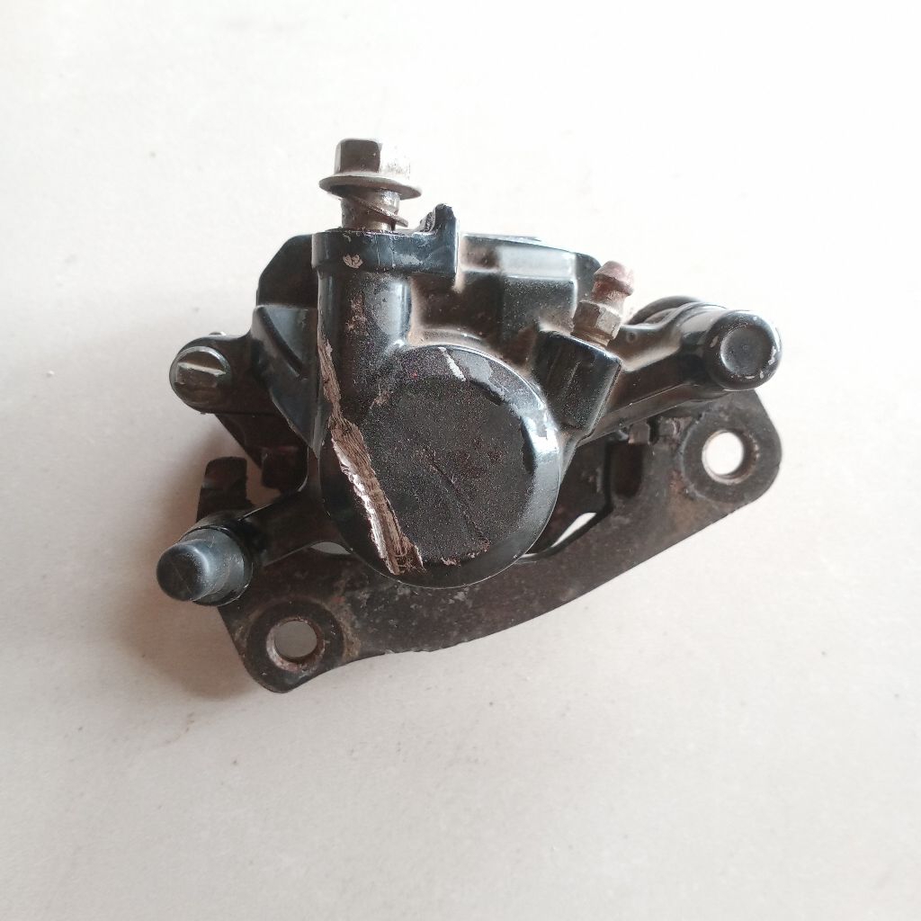 kaliper pala babi rem depan ori original yamaha vega zr 5D9