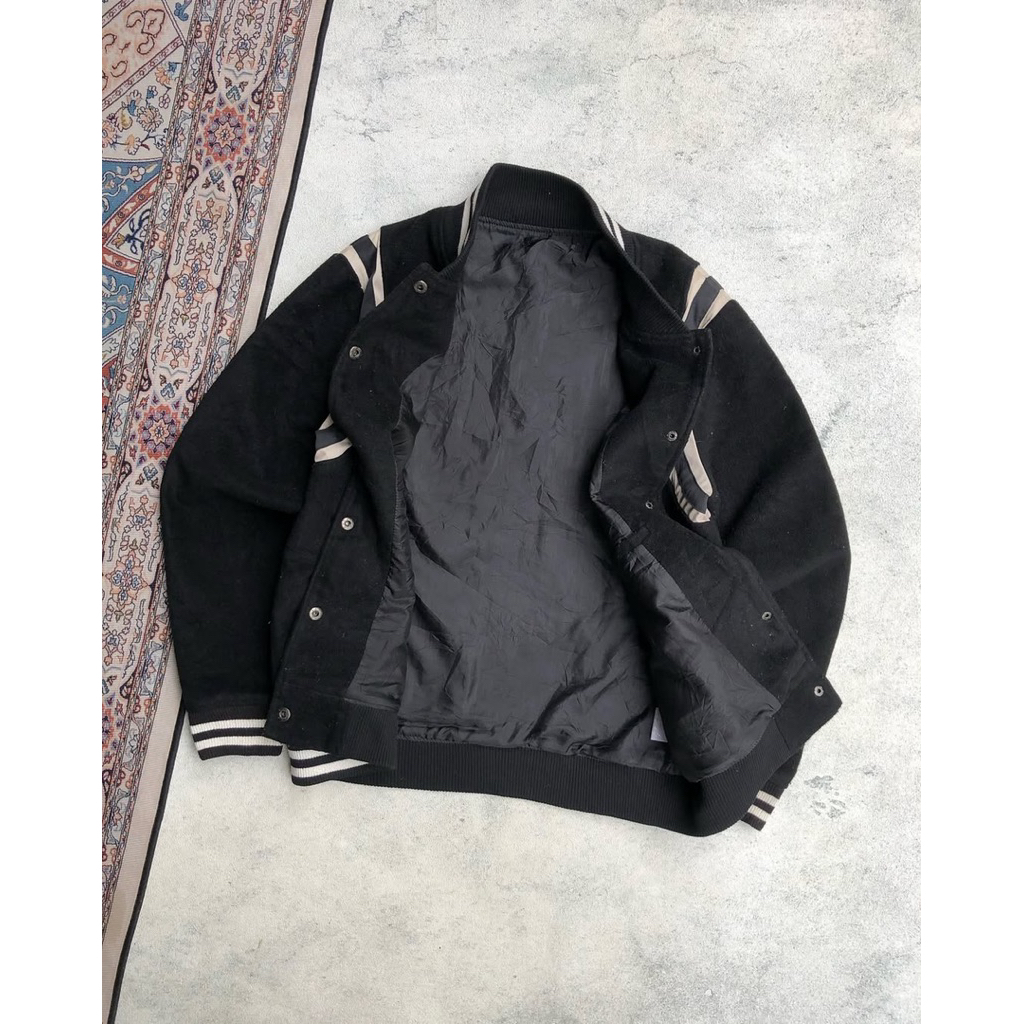 VARSITI BLACK SECOND