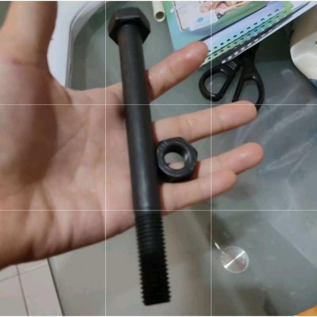 baut mur baja m14x12cm kunci 22 drat kasar drat pitch 2.0 baja 8.8 Bahan baja Kualitas Bagus / baut 