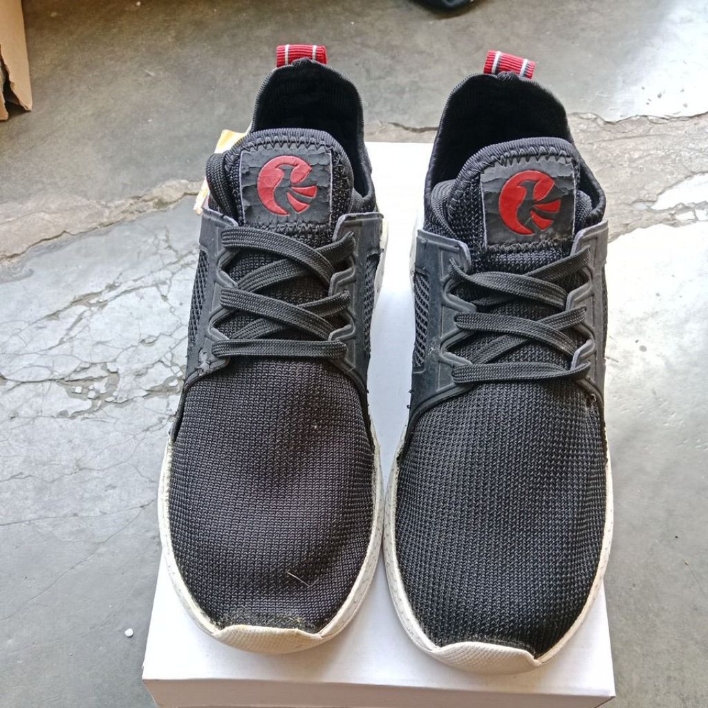 sepatu runing phoenix