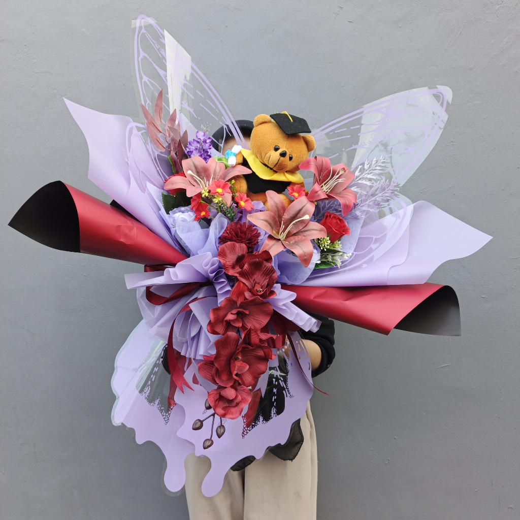 (Artificial) Bouquet Mariposa Lily dengan Boneka dan Anggrek Juntai
