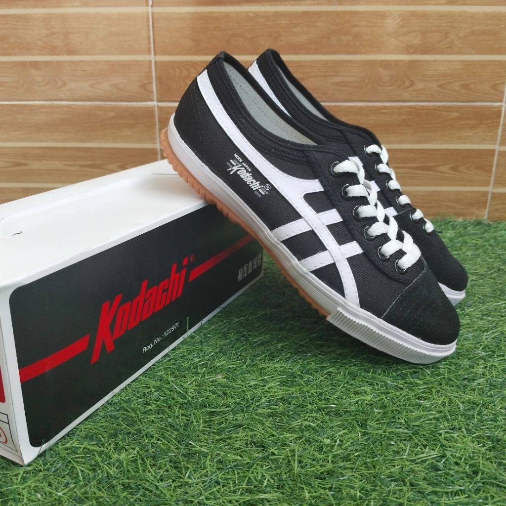 Sepatu Sneakers Casual Sport Kodachi 8172 Hitam Putih Original Pria Wanita Size 37-43
