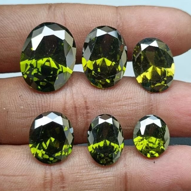 Batu Permata Diamond Peridot . Cutting Oval