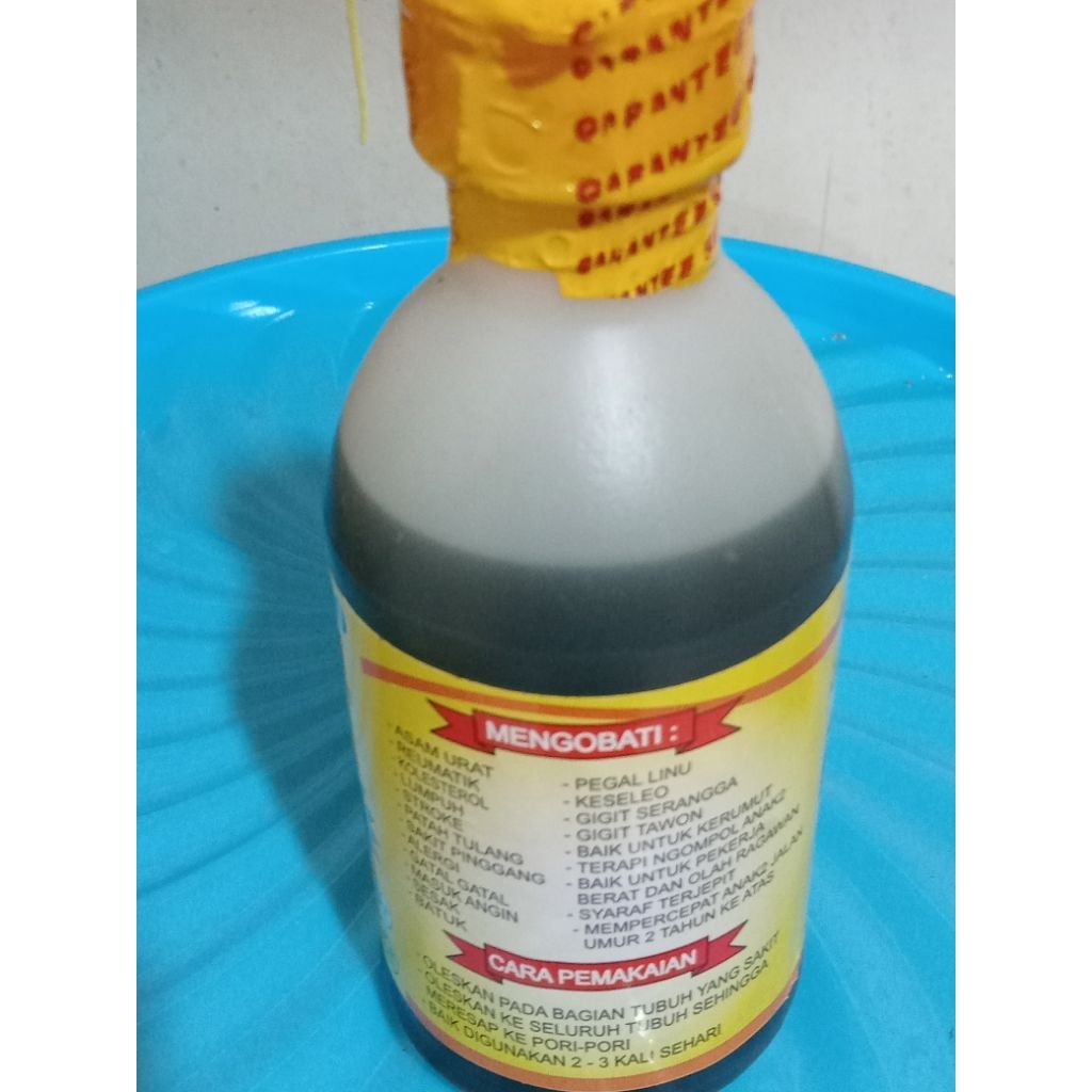 Minyak Karo cap ayam