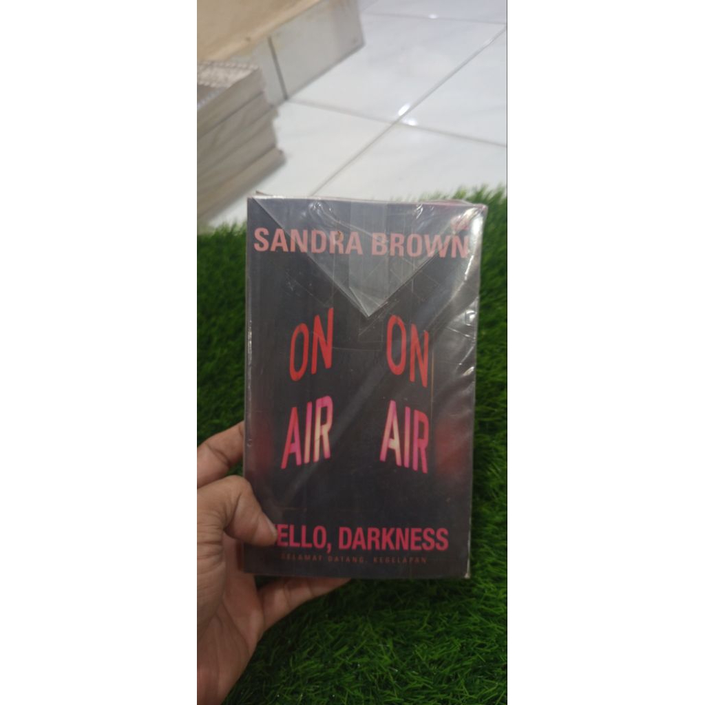 Novel Sandra Brown - Hello, Darkness