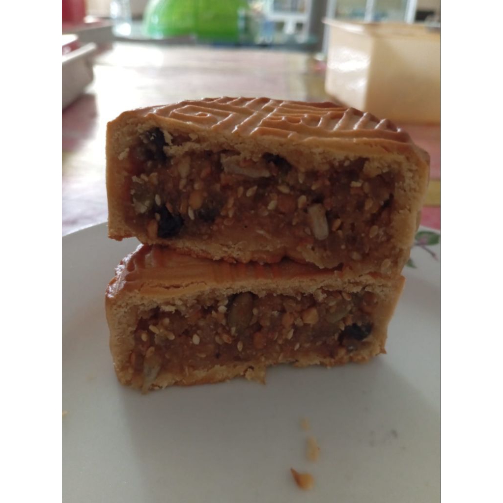 mooncake / kue bulan / pia asli bangka varian gojin,telor,kacang merah,kacang hijau.
