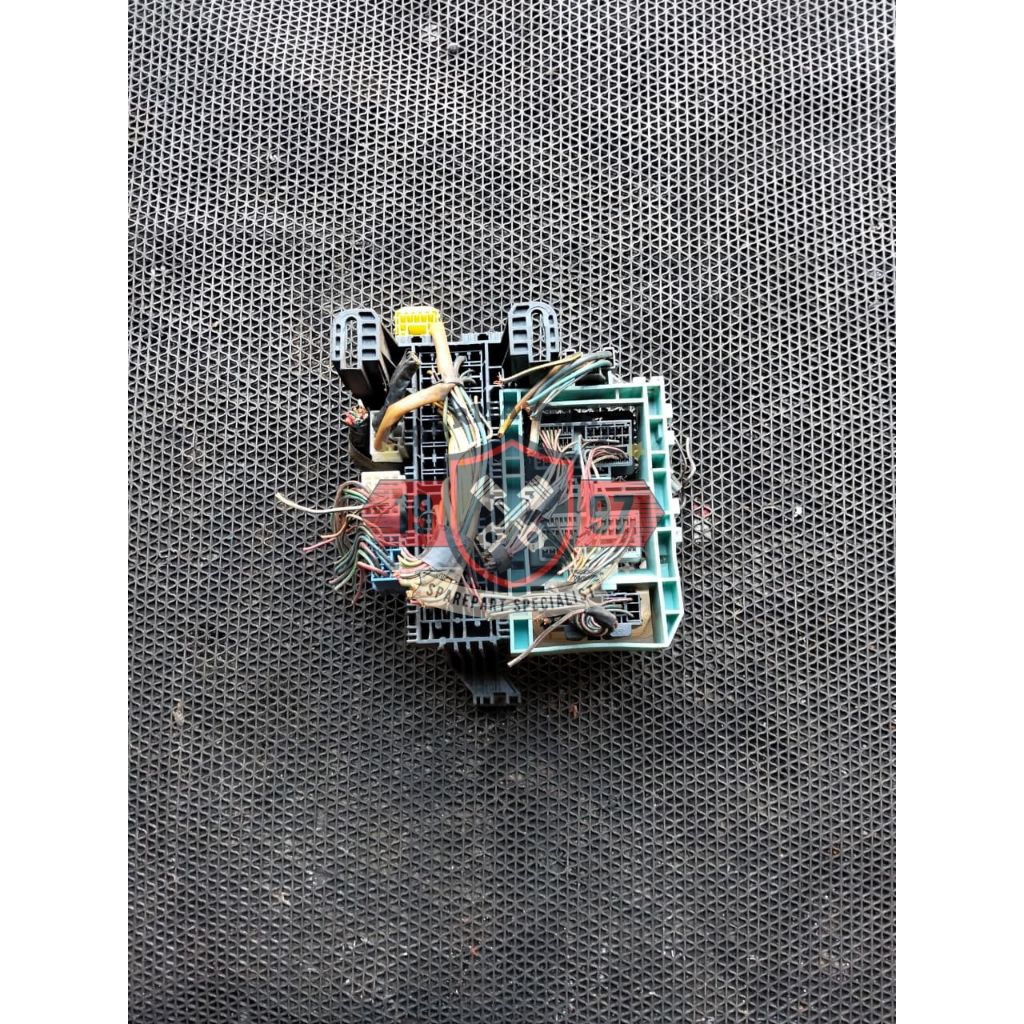 FUSE BOX SEKRING DASHBOARD ESCUDO INJECTION 1.6 ORIGINAL