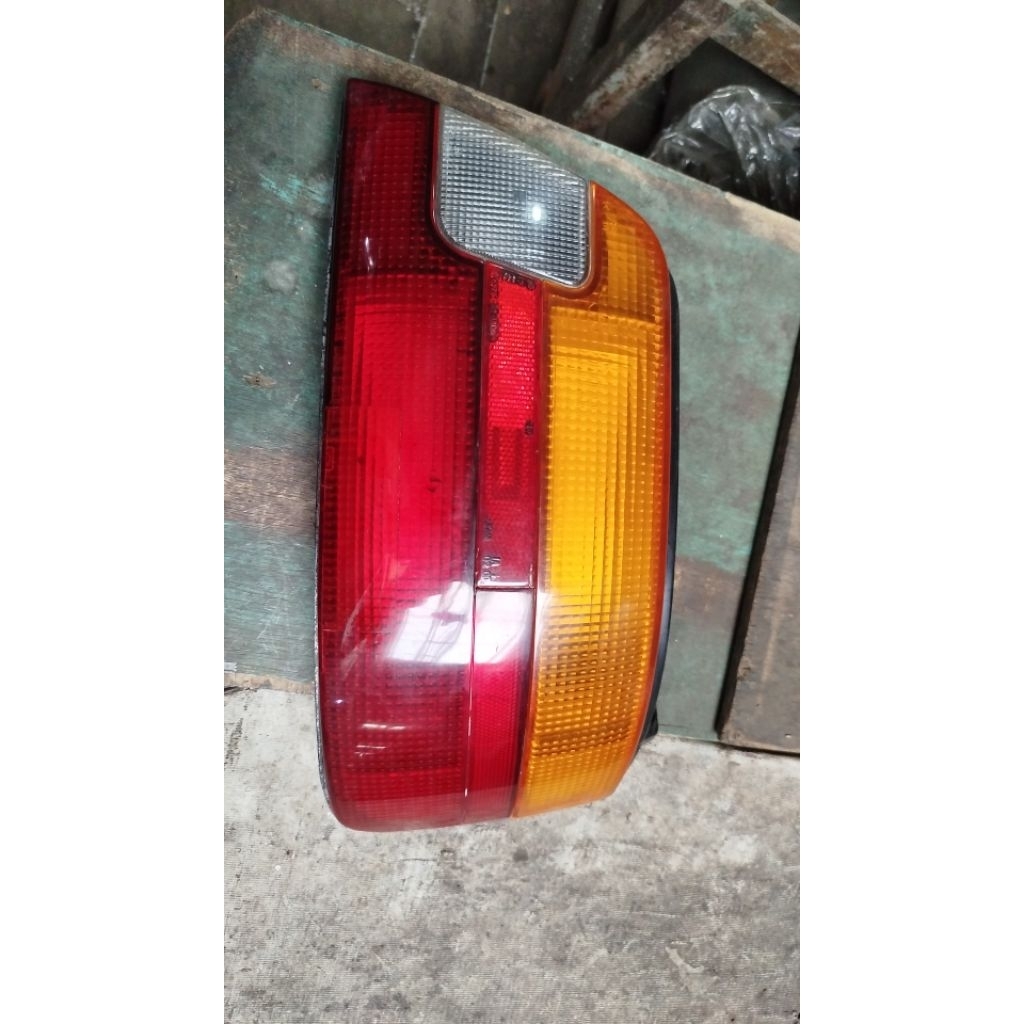LAMPU BELAKANG TOYOTA STARLET KAPSUL ORIGINAL, STOPLAMP STARLET KAPSUL, LAMPU REM STARLET ORIGINAL