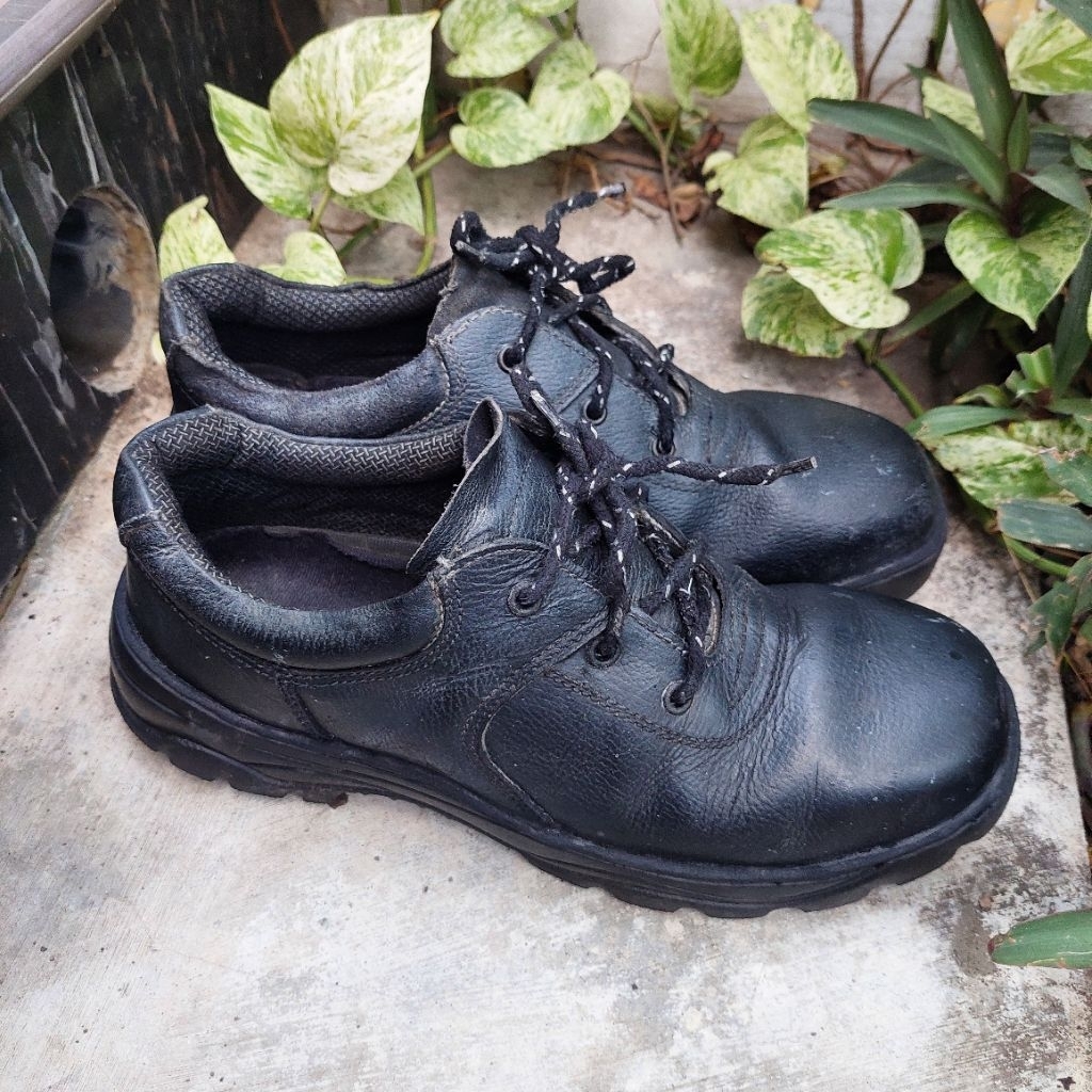 sepatu safety second kings size 43(28cm)