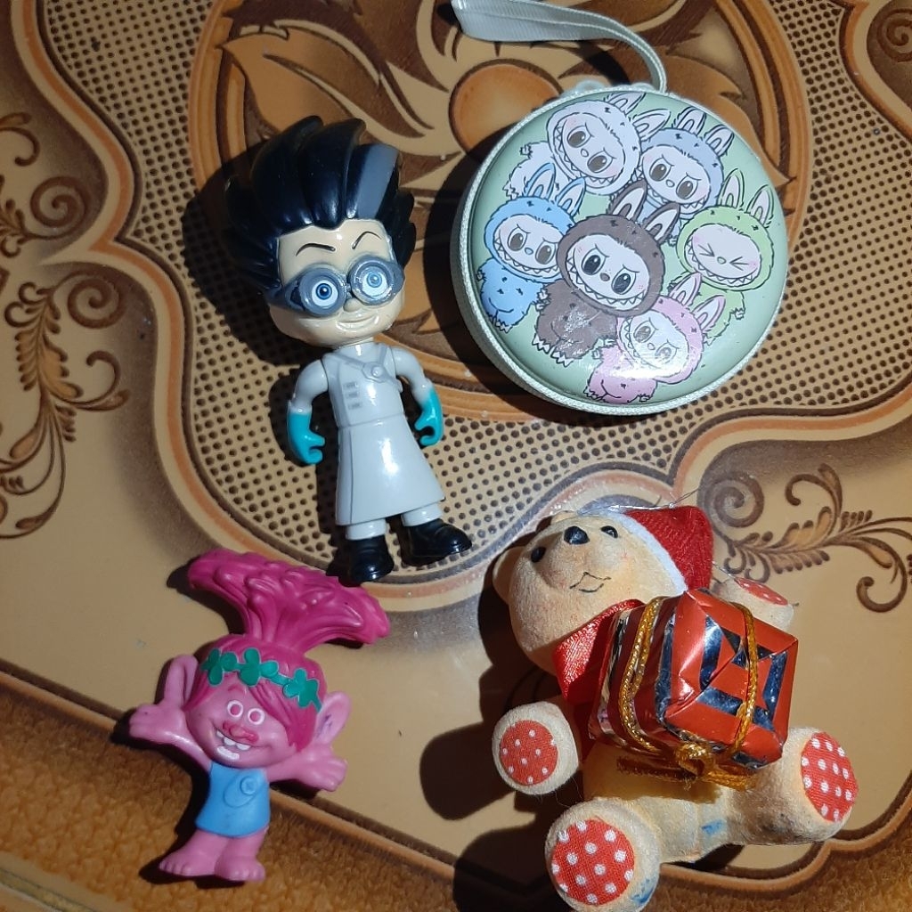 figure pj mask , trolls mcd , dompet koin labubu & teddy bear