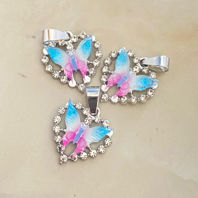 Liontinkalung love kupu", Bandulan kalung love kupu"