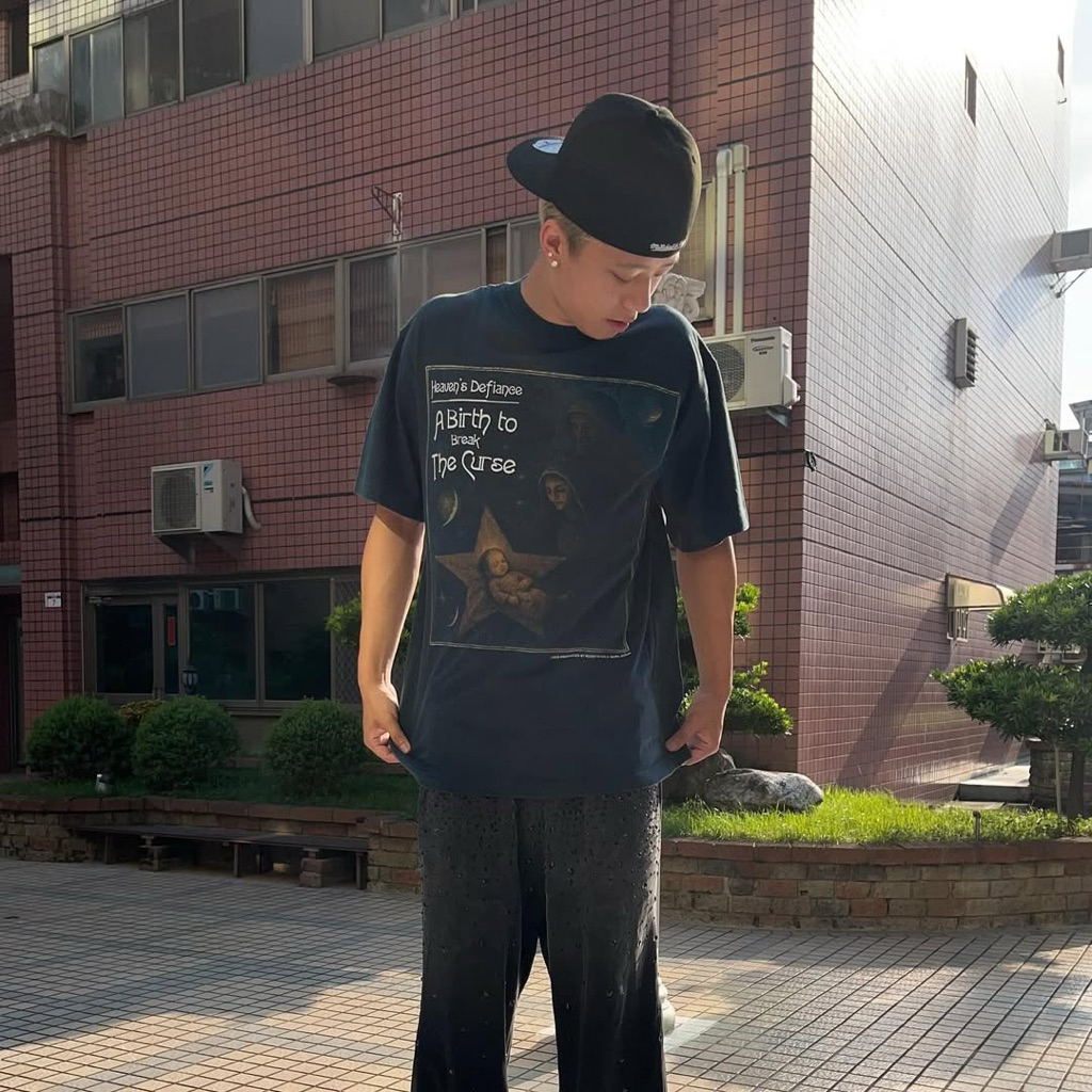 JESUS TEE VINTAGE LOOK “BORN JESUS”