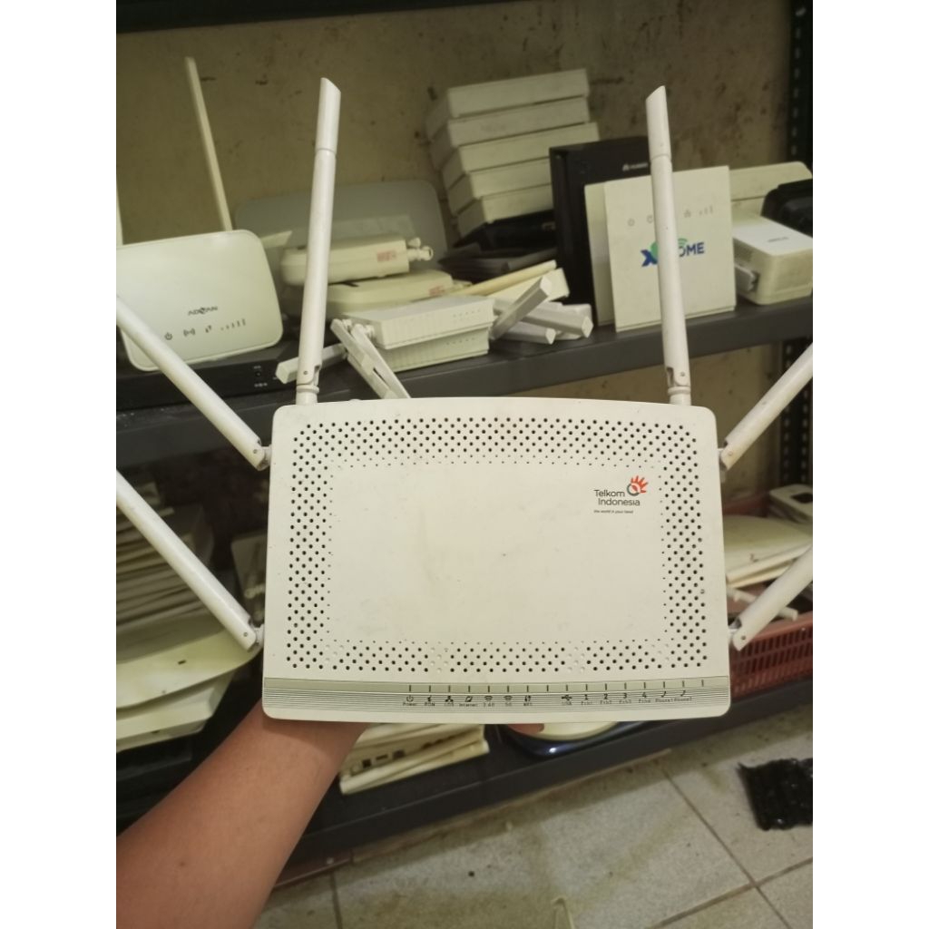 ROUTER FIBERHOME TELECOMMUNICATION HG6245N GPON ONT + ADAPTOR