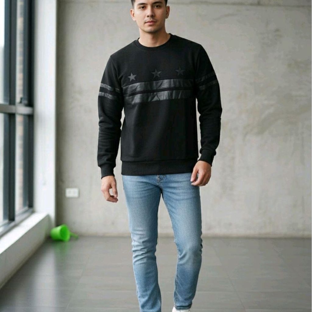 Crewneck Hitam Motif Bintang dan Stripe Leather Look
