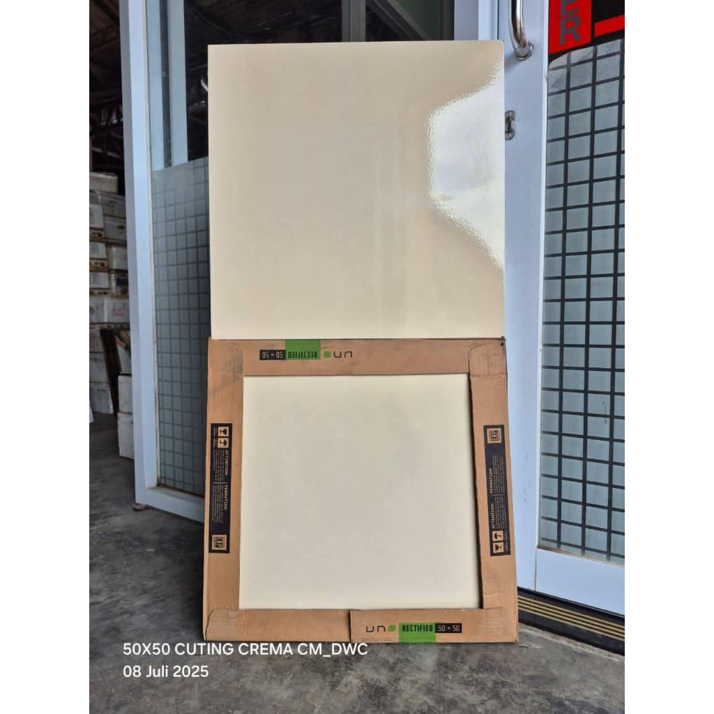 Keramik Cutting 50x50 UNO CREAM POLOS