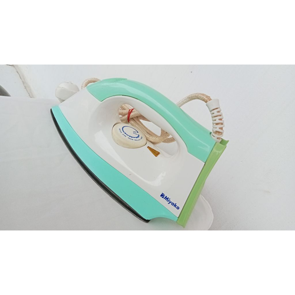 SETRIKA GOSOKAN MIYAKO