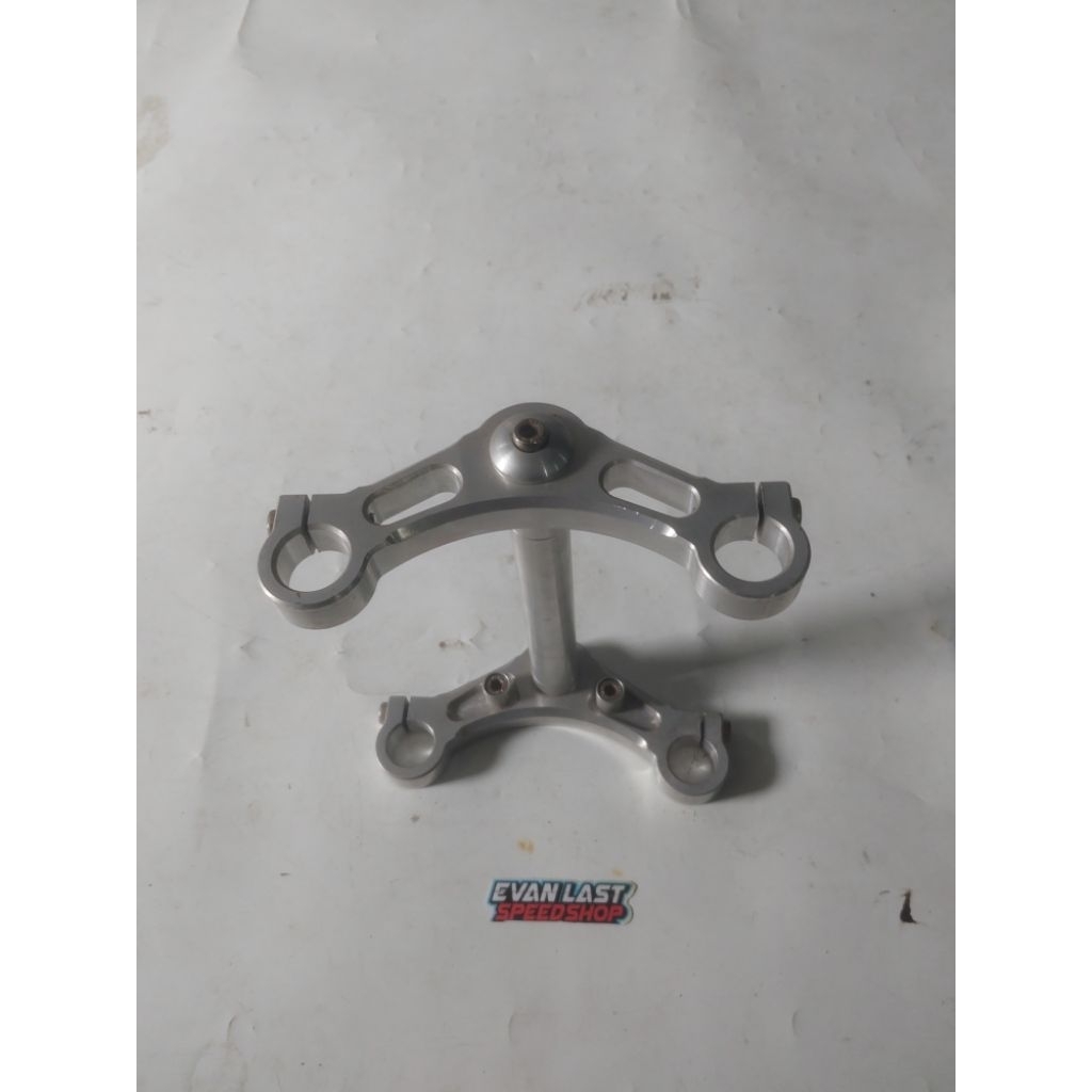 segitiga atas bawah nova sonic rs 125 cbu